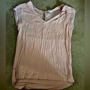 Woman’s dusty pink top